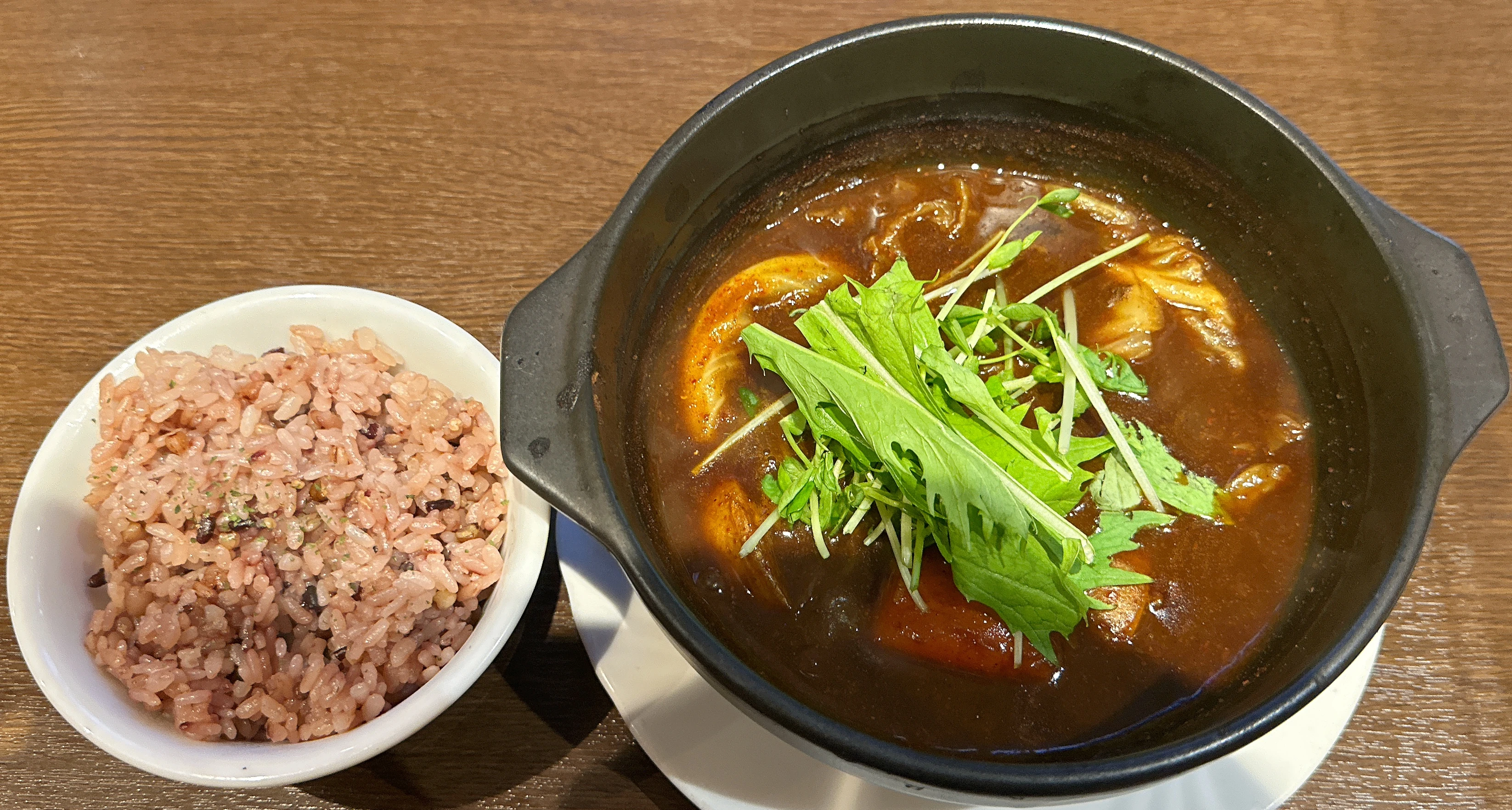 薬膳カレー＆スープカレー らいもん メインのスープカレーと五穀米ライス