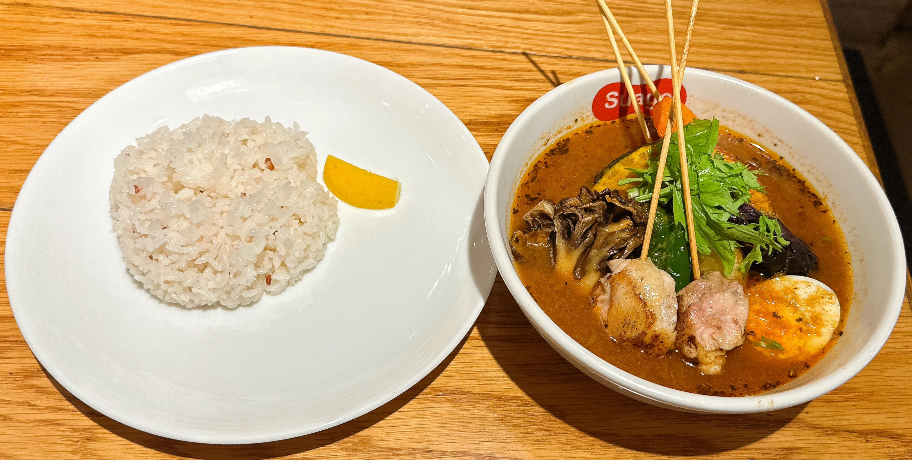 Hokkaido Soup Curry Suage 池袋店 パリパリ知床鶏と7種類の野菜カレー ライス少