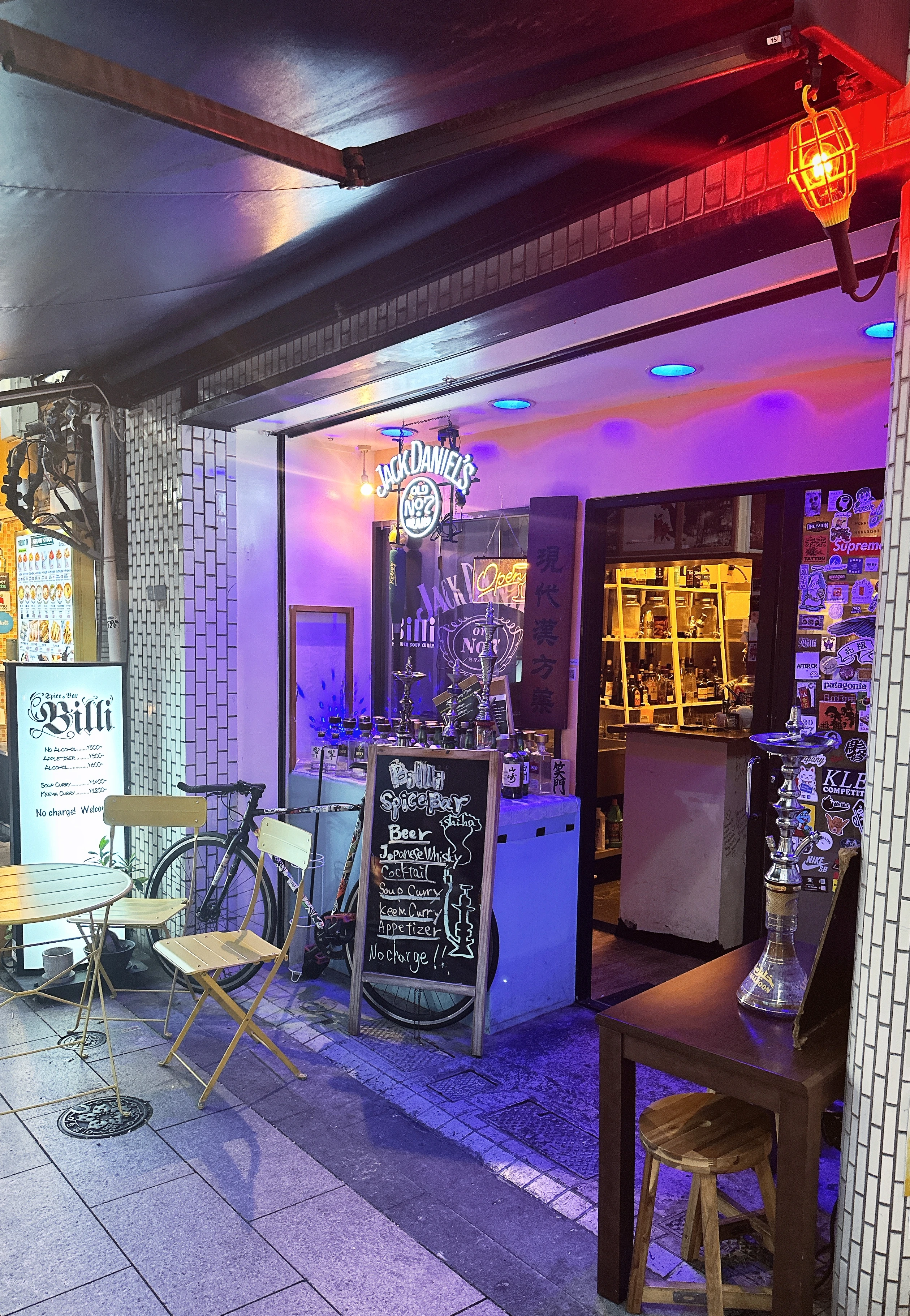 浅草スープカレー Billi 外観はお洒落な飲み屋のBilli