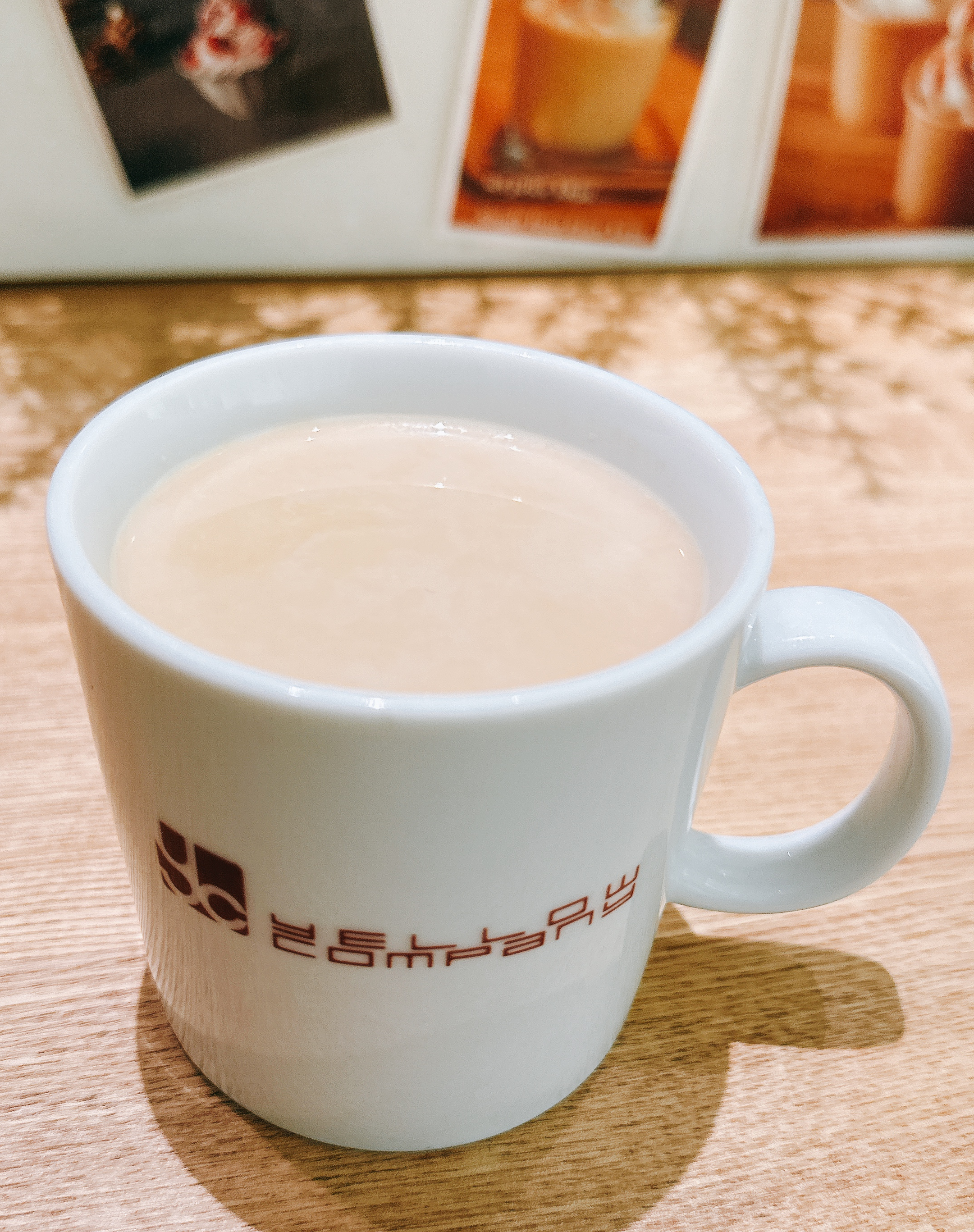 神谷町駅直結！麻布台ヒルズで贅沢な東京スープカレーのひととき イエローカンパニー 麻布台ヒルズ店 ホットチャイ