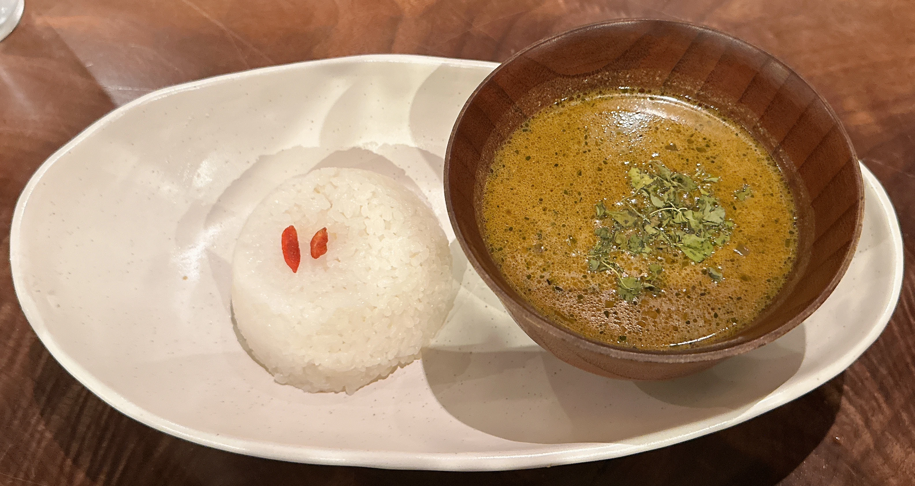 麻布十番 薬膳カレー 新海 ライス少なめのスリランカ風薬膳スープカレー