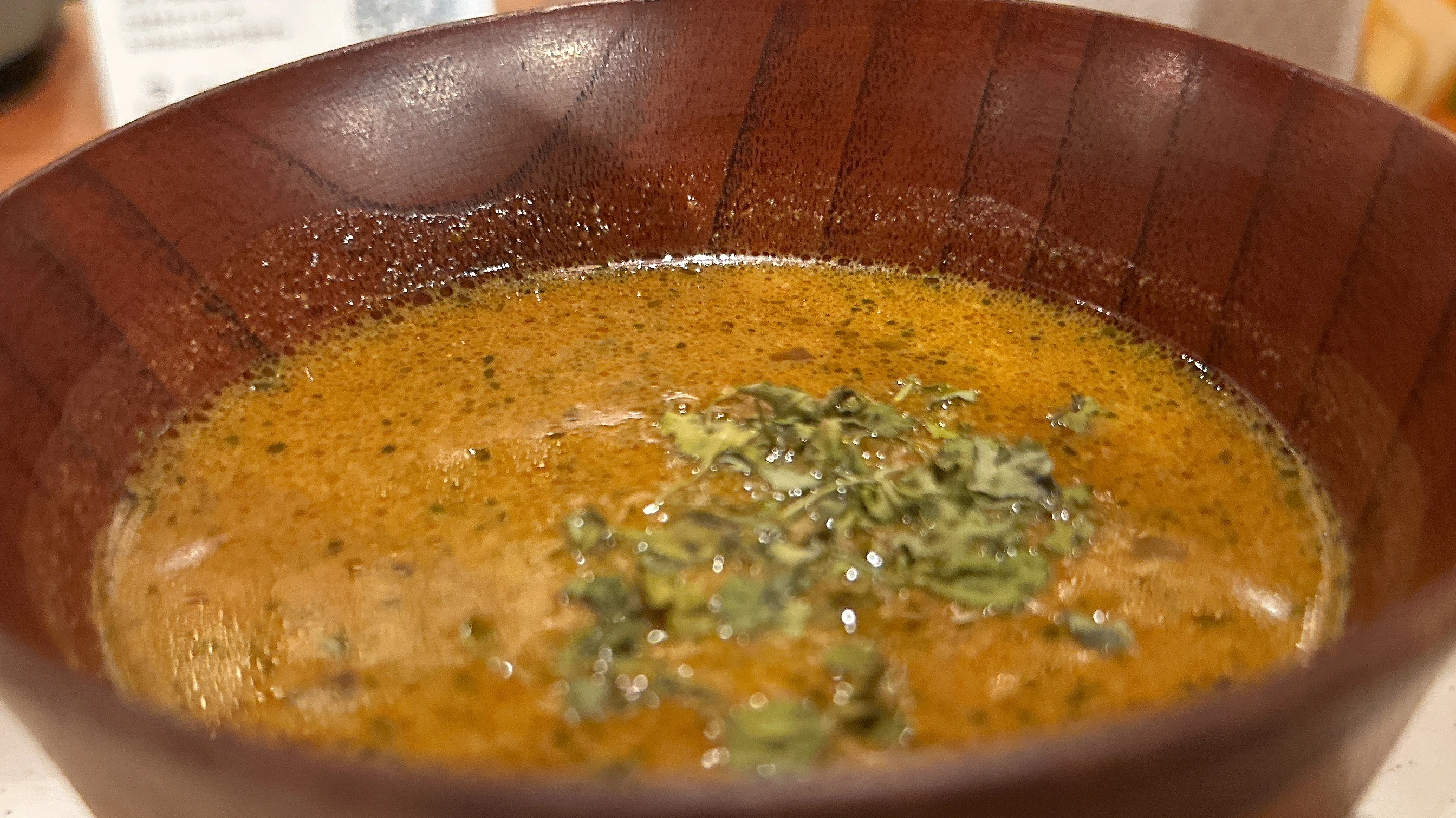 麻布十番 薬膳カレー 新海 スパイシーで美味しいスープ