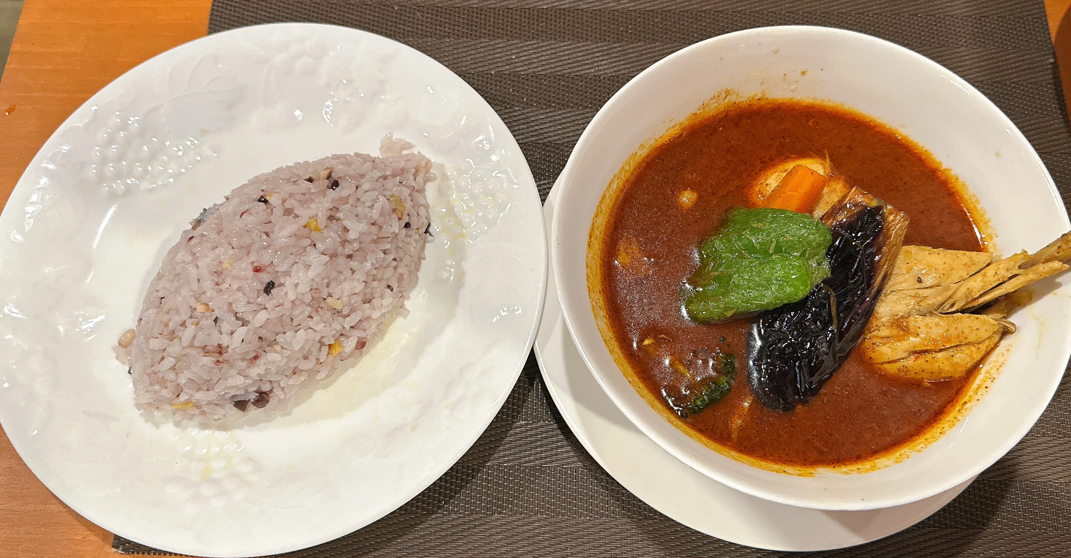 北海道スープ咖喱屋セブンウェスト チキン4辛絶品スープカレーとライス