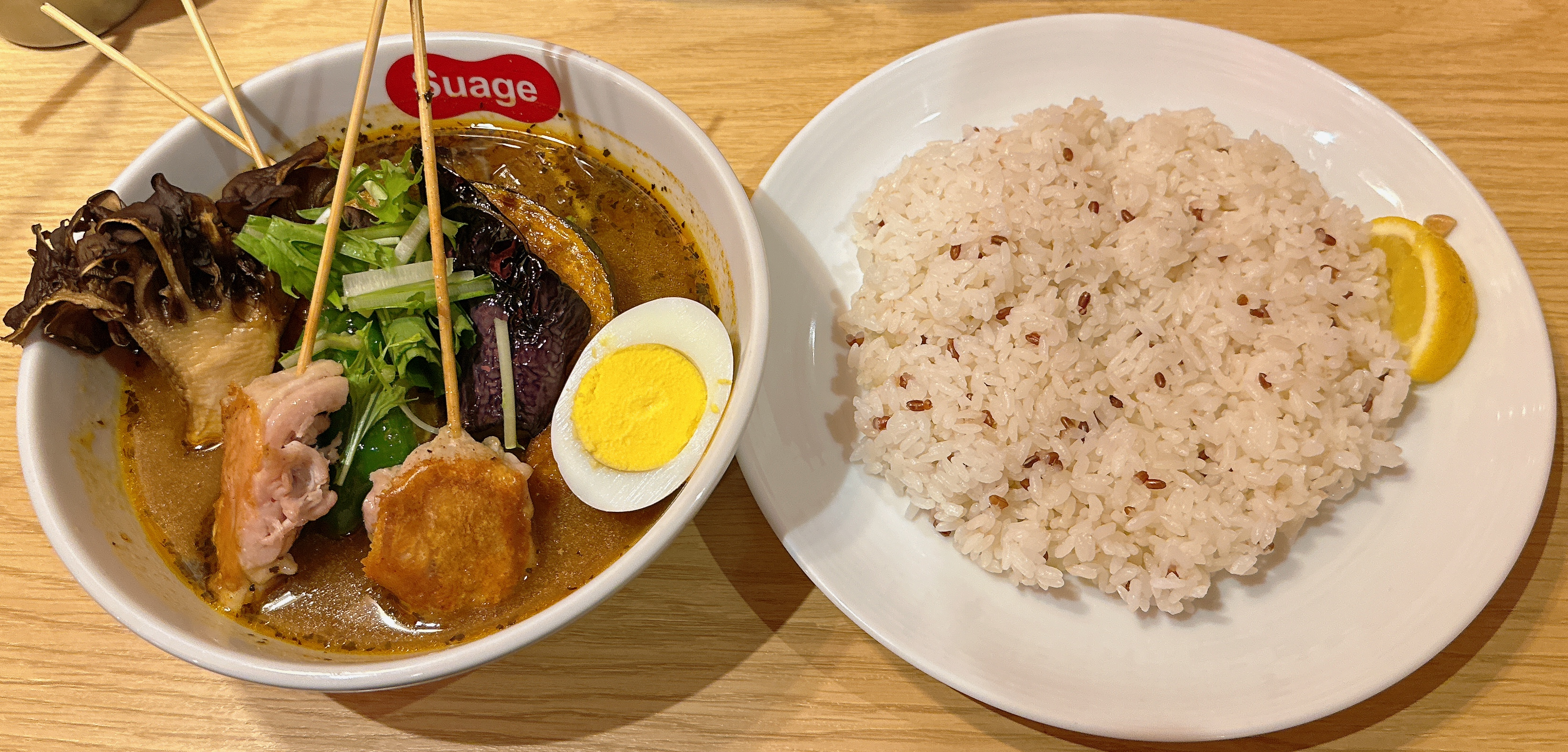 Hokkaido Soup Curry Suage 渋谷店 パリパリ桜姫鶏と7種類の野菜カレー 中ライス